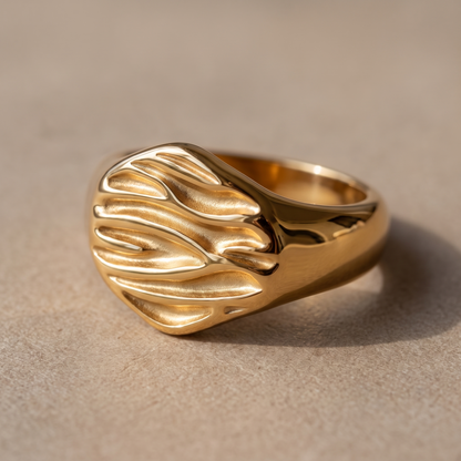 Asea Swell Band Ring — close-up detail