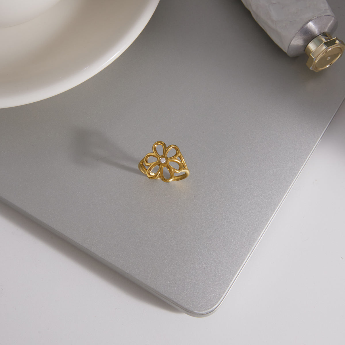 Solene Openwork Blossom Ring