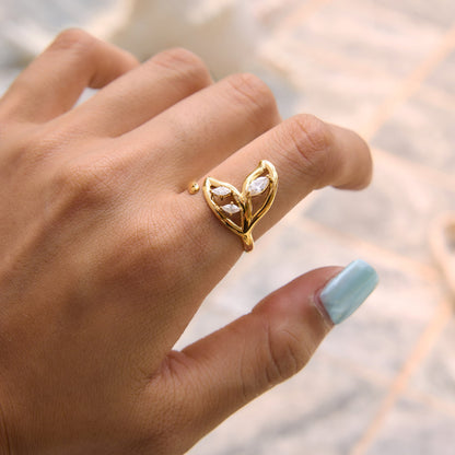 Marea Tailfin Crystal Ring