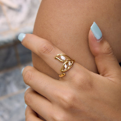 Marea Tailfin Crystal Ring