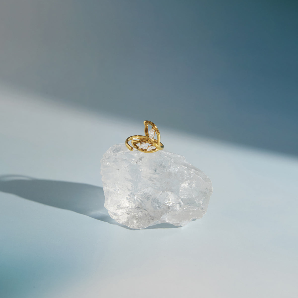 Marea Tailfin Crystal Ring