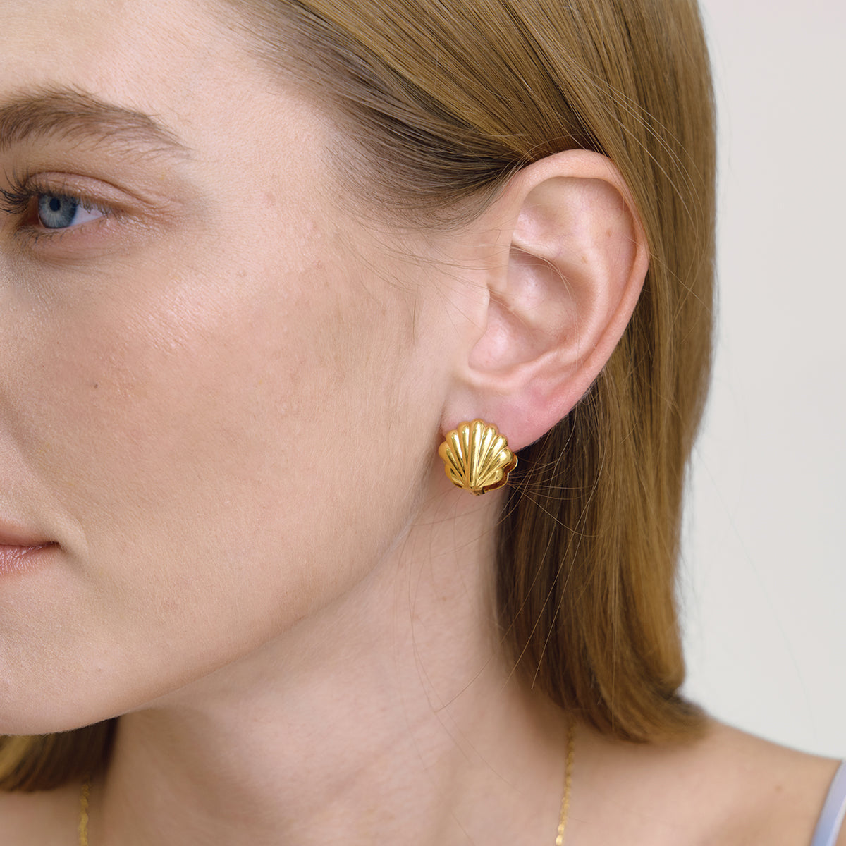Ondina Fluted Seashell Stud Earrings