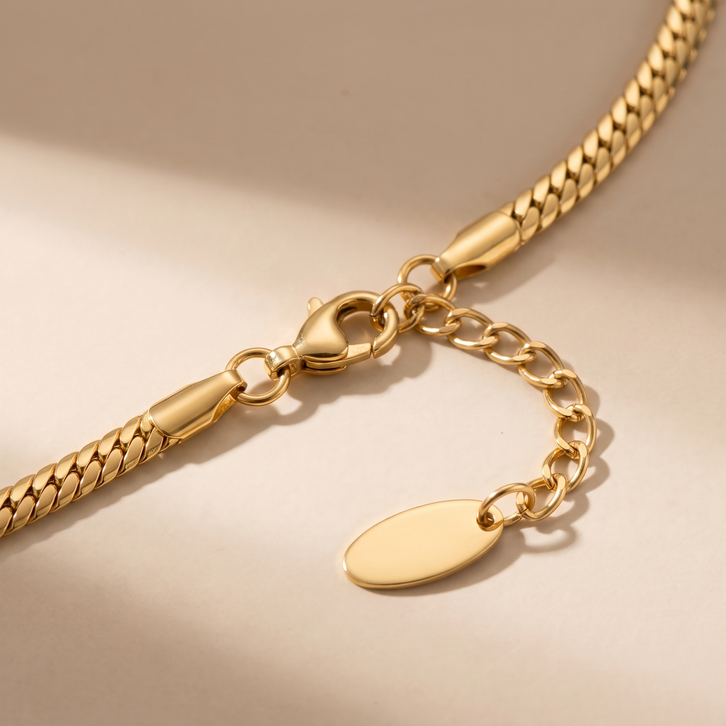 Asea Polished Everyday Chain — close-up detail
