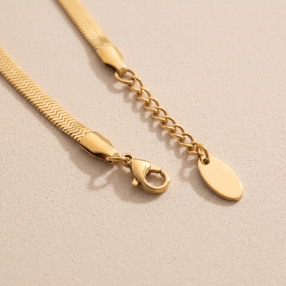 Asea Herringbone Jewellery Set — close-up detail