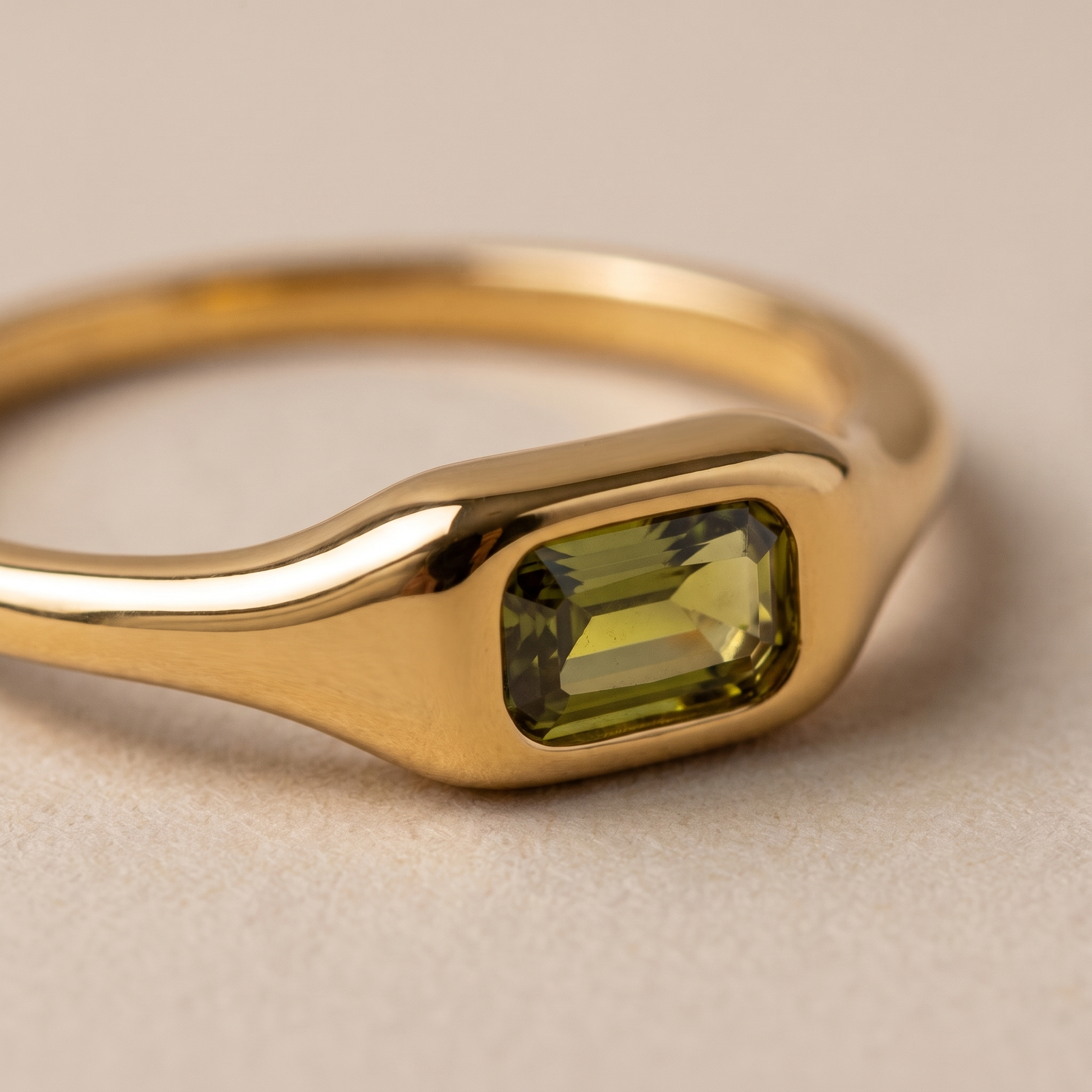 Asea Baia Zircon Ring — close-up detail