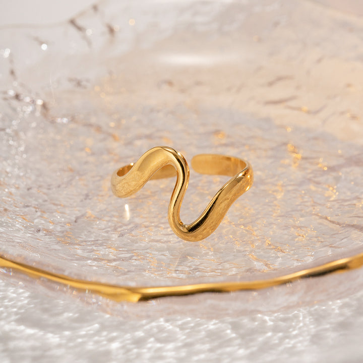 Marea Flowing Crest Ring