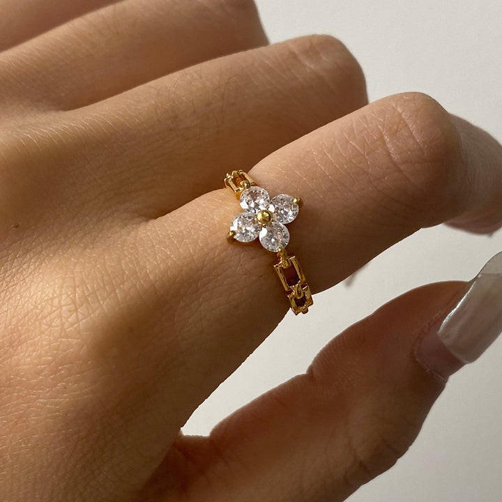 Cala Quatrefoil Link Ring