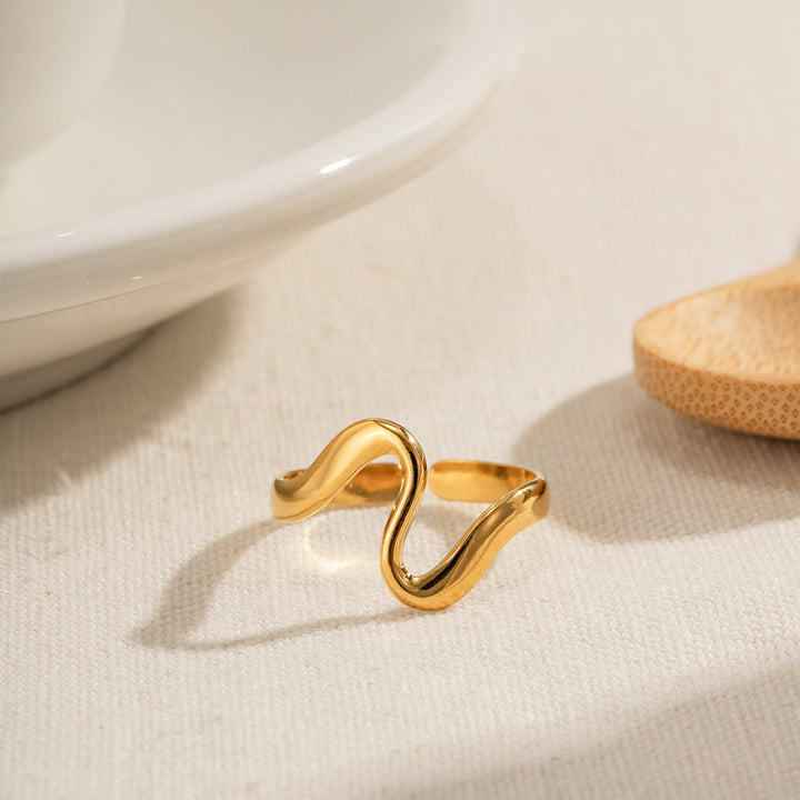 Marea Flowing Crest Ring