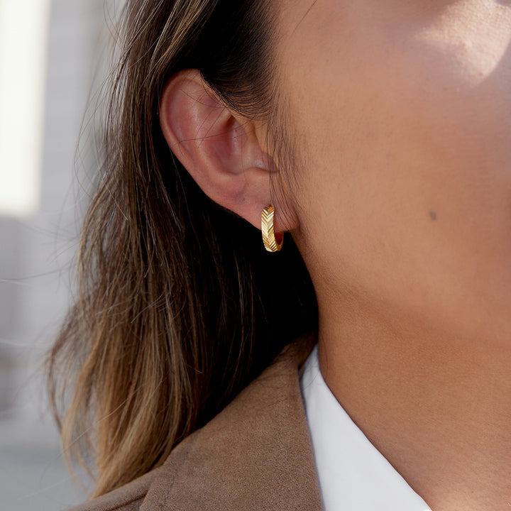 Calanque Woven Huggie Earrings