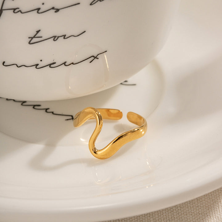 Marea Flowing Crest Ring