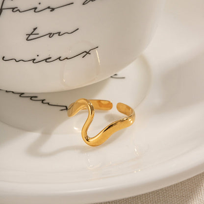Marea Flowing Crest Ring