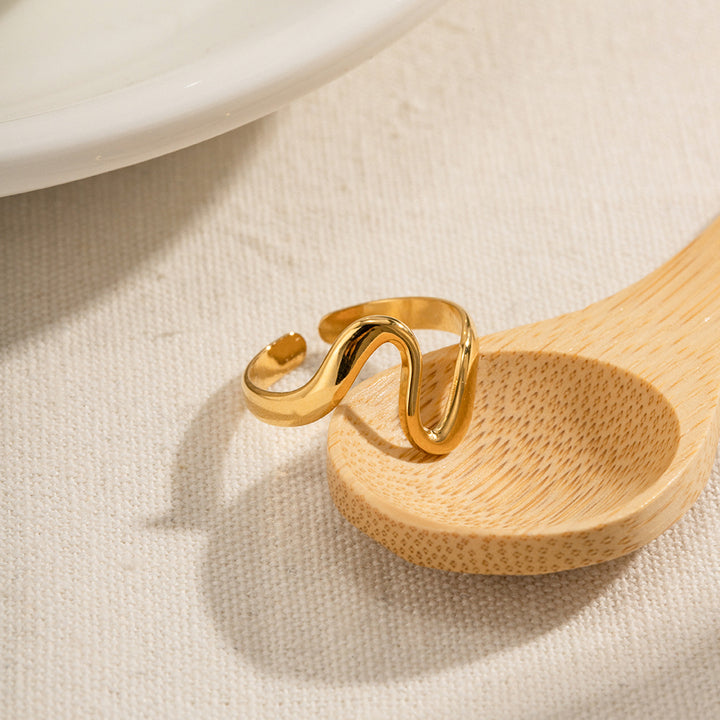 Marea Flowing Crest Ring