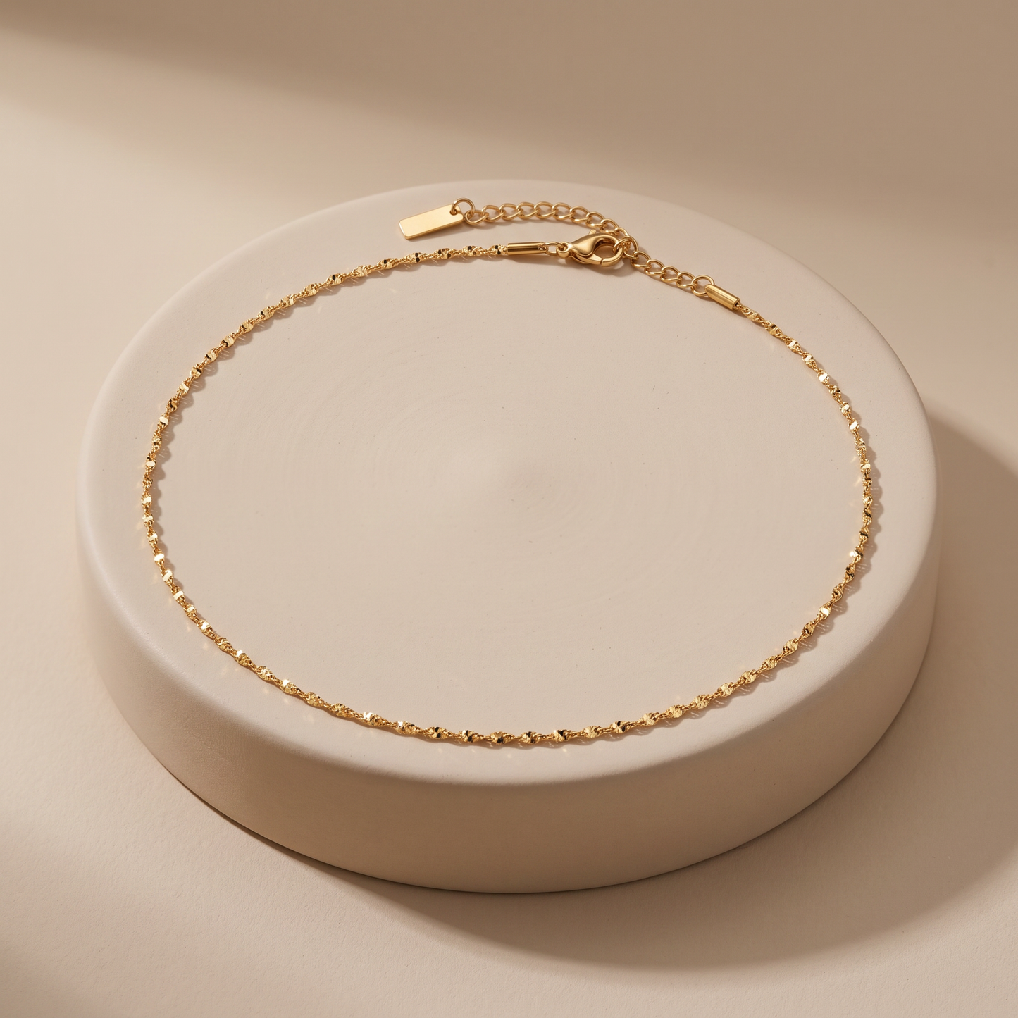 Asea Swirl Twist Choker — angle