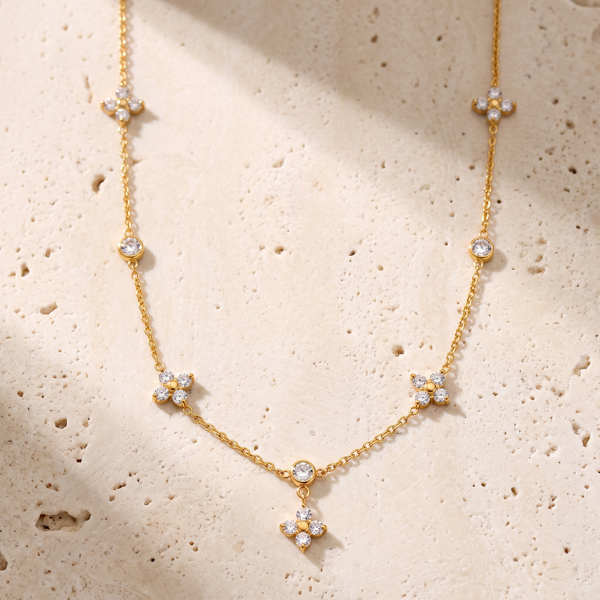 Caleta Drifting Clover Necklace