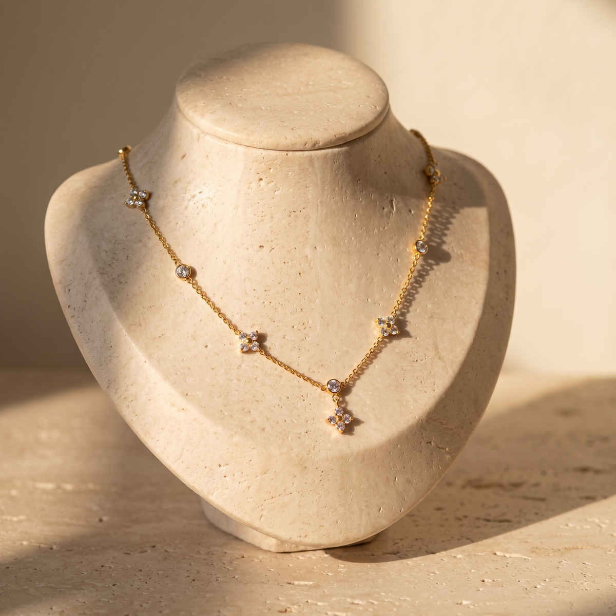Caleta Drifting Clover Necklace