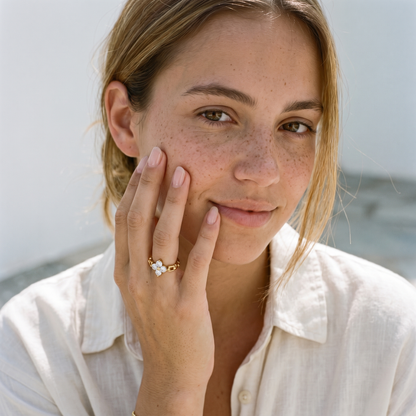 Solene Raised Clover Ring